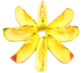 slices of red and green apples