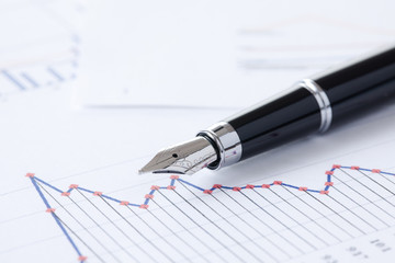 Fototapeta premium pen and business graph