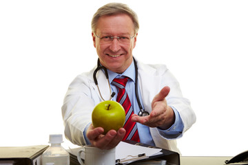 Arzt empfiehlt einen Apfel