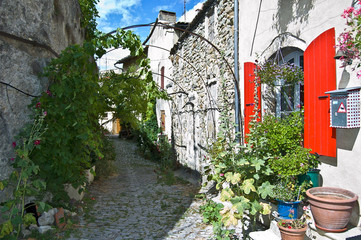 Fototapeta premium Volets rouge à Dieulefit en Provence