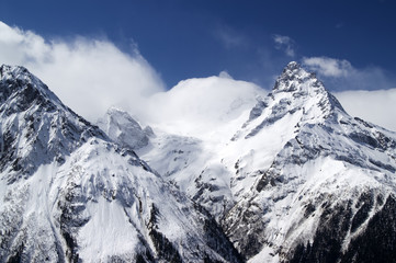 Obraz premium Mountains in cloud