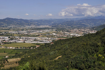 Fototapeta na wymiar montecchio maggiore panorama provincia di vicenza