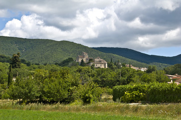 Fototapeta na wymiar Village provençal de Le Poët-Laval en France