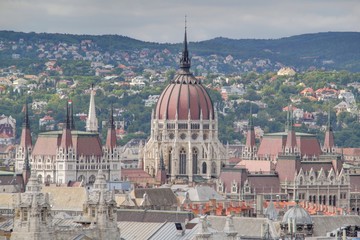 Fototapeta na wymiar le parlement à budapest