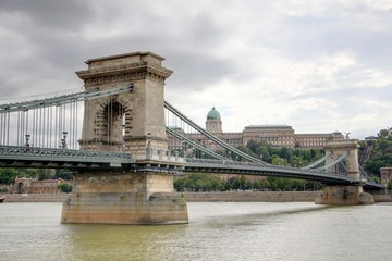Obraz premium le pont aux chaines à budapest