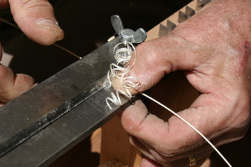 Un fil tr&eacute;s fin