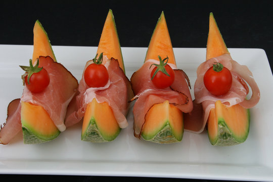 Melonenschiffchen mit Rohschinken