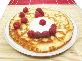 sweet pancake with sour cream and fruit
