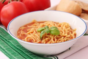 Tomatensuppe mit Nudeln