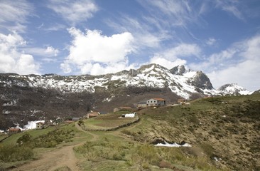 Fototapeta na wymiar Pueblo de Alta Montaña