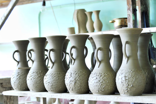 drying ceramic vase