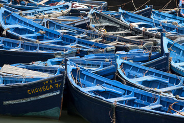 Fototapeta na wymiar Niebieskie łodzie rybackie