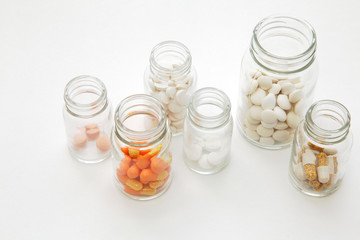 薬ビンといろいろな薬