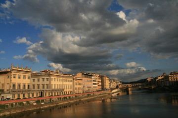 Des nuages sur l'Arno (Florence Italie)