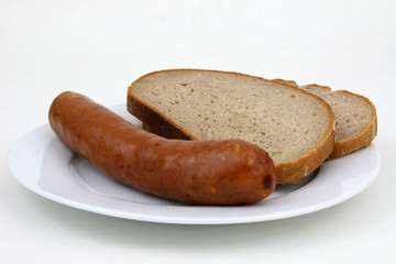 Käsekrainer mit Brotscheiben