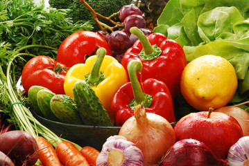 Composition with raw vegetables