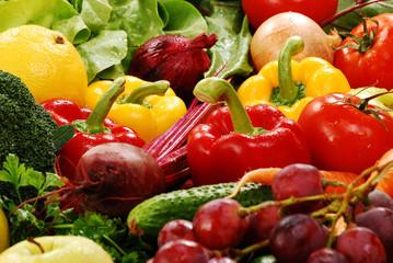 Composition with raw vegetables