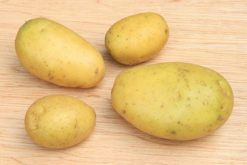 Vier Kartoffeln