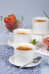 Creme im Becher