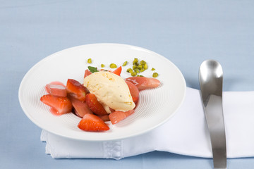 Erdbeeren mit Vanilleeis