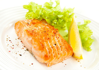 Grilled salmon and vegetables