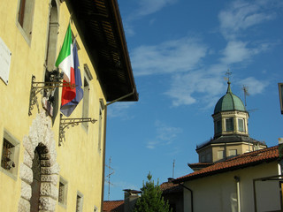 Palazzo Frangipane con il duomo di Tarcento - Friuli VG