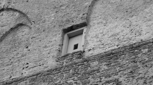 Kleines Fenster an der Bischofsburg Haapsalu