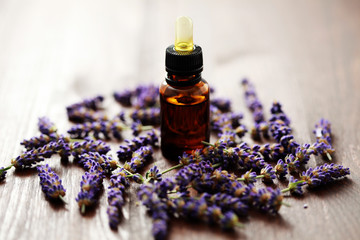 Obraz na płótnie Canvas lavender massage oil