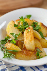 Roasted potatoes with herbs