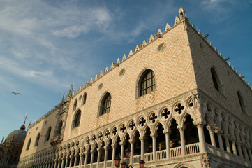 Fototapeta na wymiar Pałac Dożów Wenecja Euganejska Markus Platz balkon Laterne