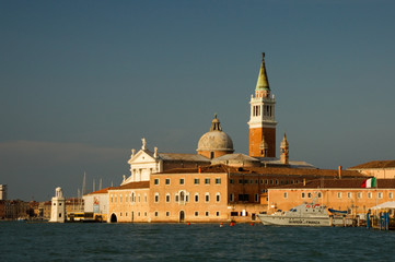 Fototapeta na wymiar Place Venice kościelną kopułę