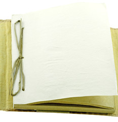 feuillets pages jaunes en papier recyclé, fond blanc