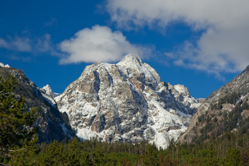 Fototapeta premium Snowcapped mountain at Grand Teton National Park, Wyoming, USA