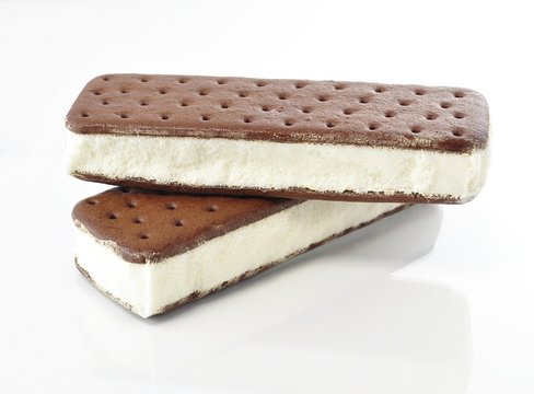 Vanilla and cookie ice cream sandwich bars
