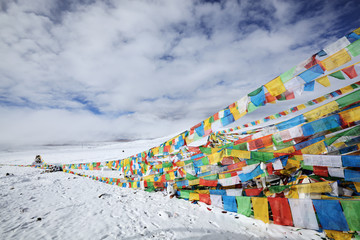 Fototapeta na wymiar Tybet: tybetański modlitwy flagi