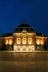 Fototapeta na wymiar Laeiszhalle - Musikhalle Hamburg am Abend