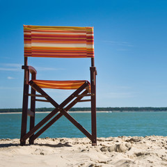 chaise vide sur la plage