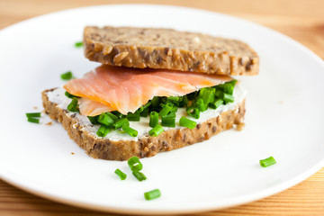 Sandwich with smoked salmon and chive