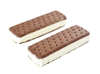 Vanilla and cookie ice cream sandwich bar