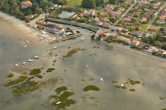 vue a&eacute;rienne du port Ostr&eacute;icole de Taussat, Gironde, 33