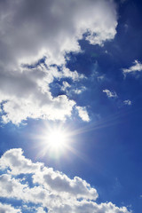 Naklejka na ściany i meble Słońce na niebie | chmury i słońce promienie