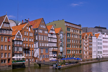 Fototapeta na wymiar Alte Kontorhäuser in Hamburg