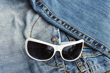 Sunglasses, jeans, pocket