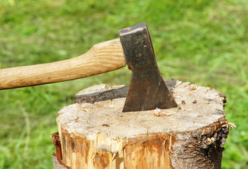 Die Axt auf Baum