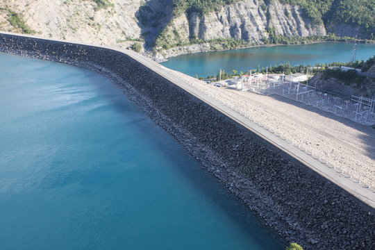 barrage de serre ponçon - hautes alpes - france