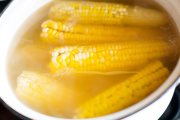 Boiling corn