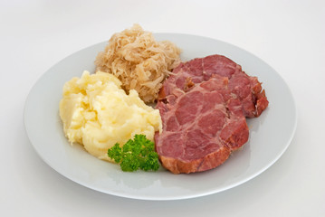 Kassler mit Kartoffelpüree & Sauerkraut