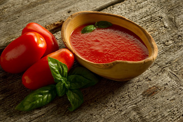 bowl with tomato sauce- ciotola salsa pomodoro