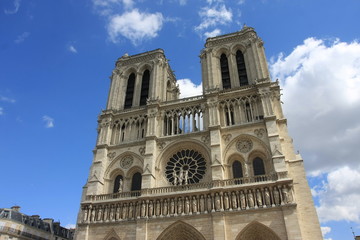Fototapeta na wymiar Notre Dame-4