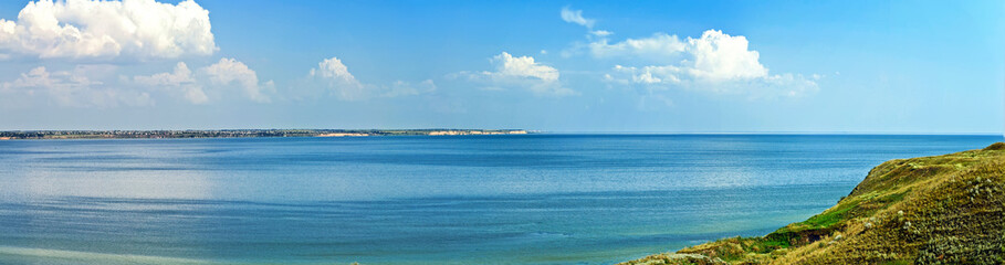 Fototapeta na wymiar Panoramic view of the sea bay